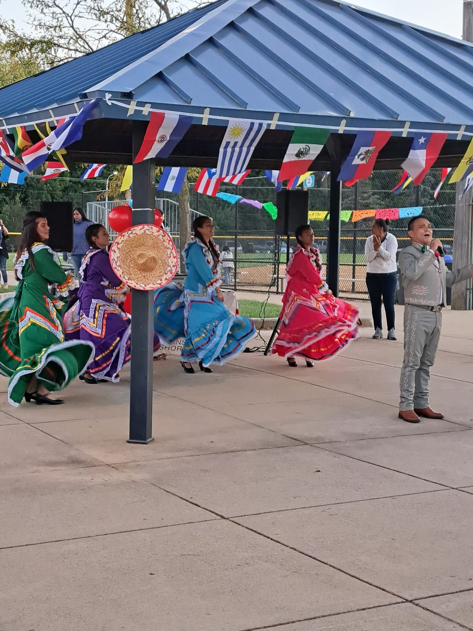 Herencia Hispana Oct 2 2022 balile y mariachi (1)